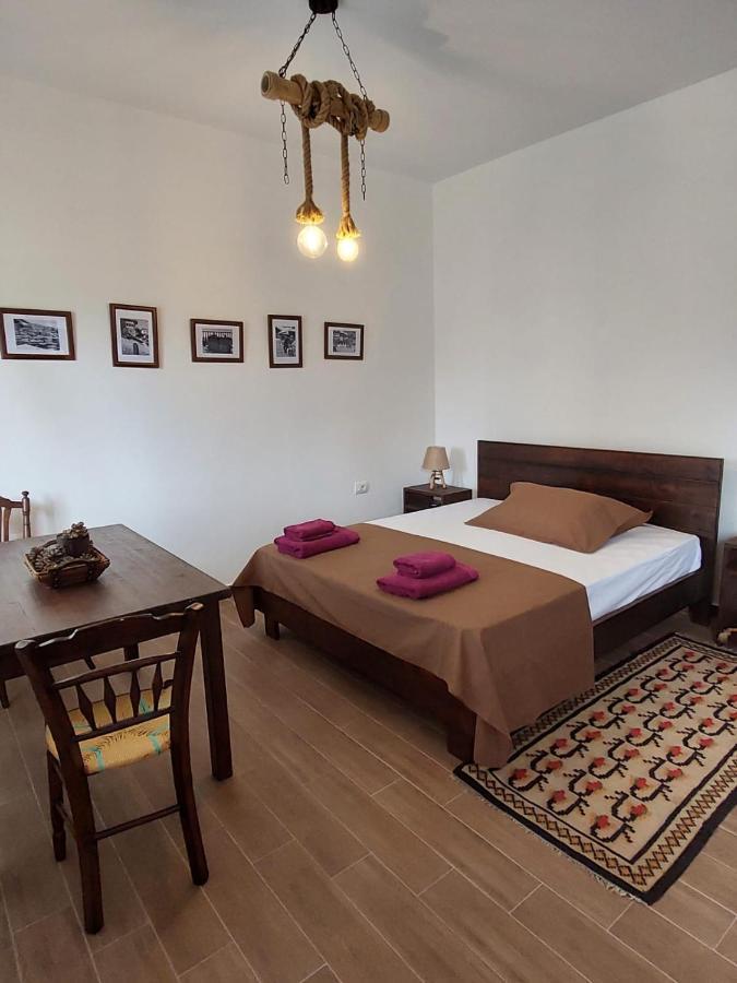 Guest House Gorani Berat Exterior photo